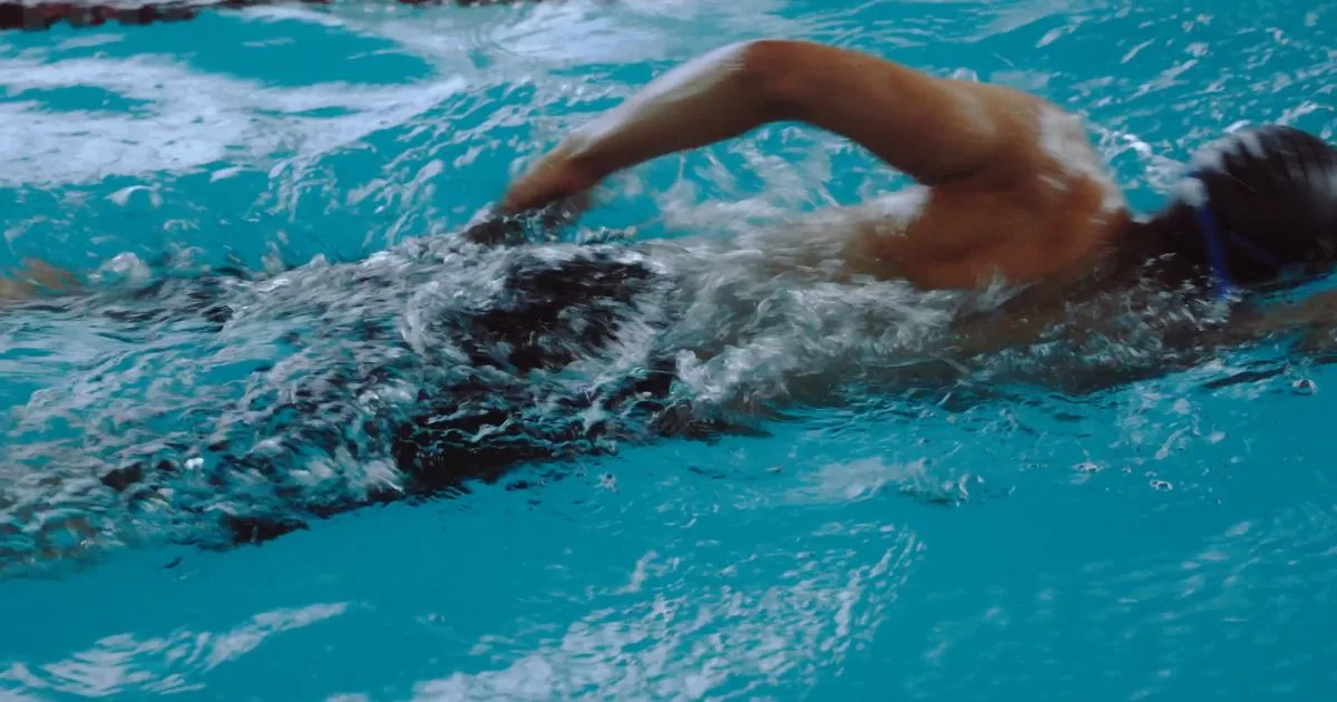 Estilos de natación: diferencias entre crol, espalda, pecho y mariposa - Estilos de natación: compara crol, espalda, pecho y mariposa...
