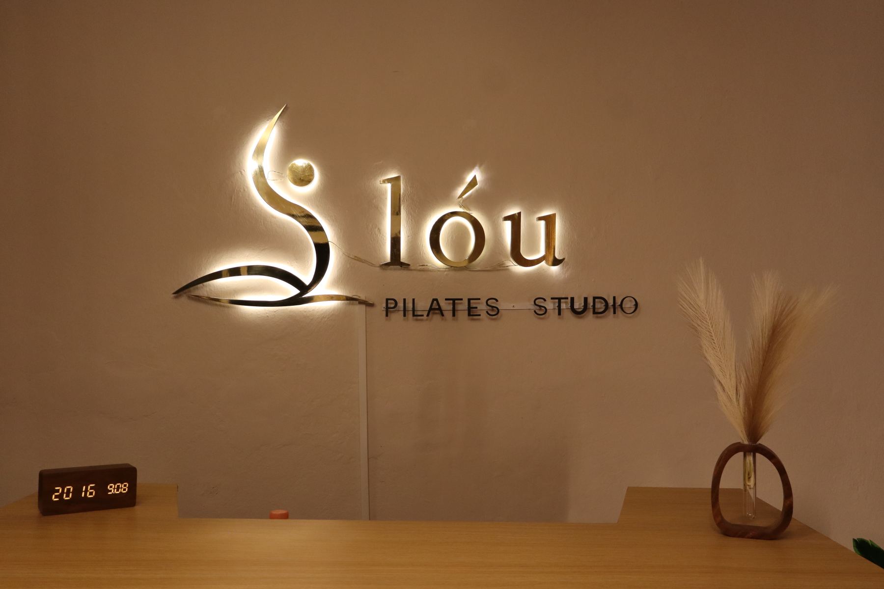 Logo de lóu Pilates Studio